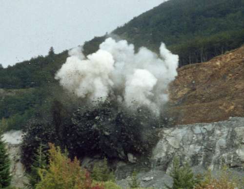 Volata a Sasso di Castro (FI), esplosivo Tutagex 831, innesco miccia detonante alla pentrite 12 g/m, relais da 20 ms